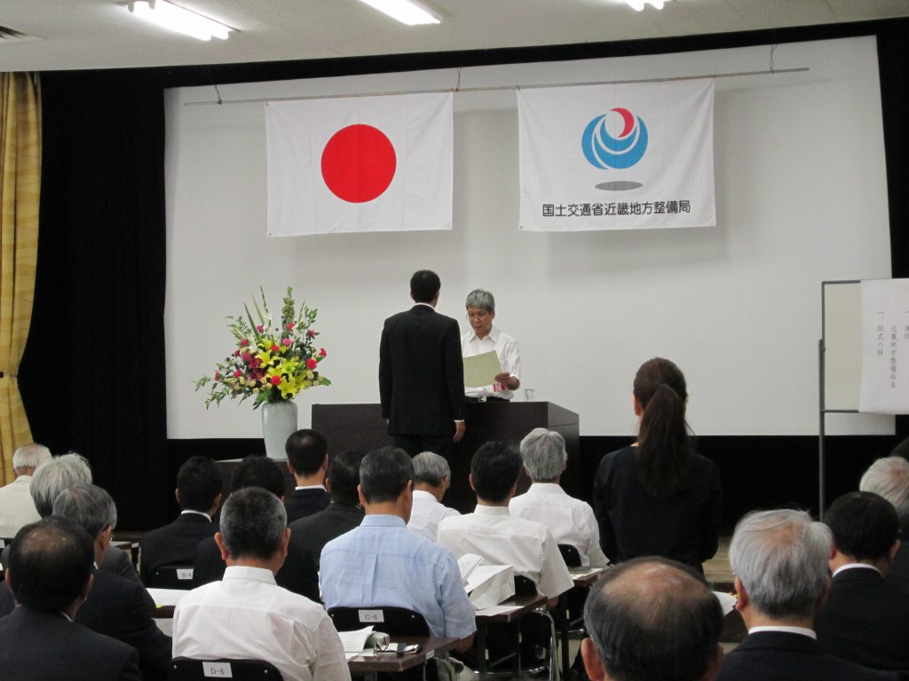 表彰を受ける